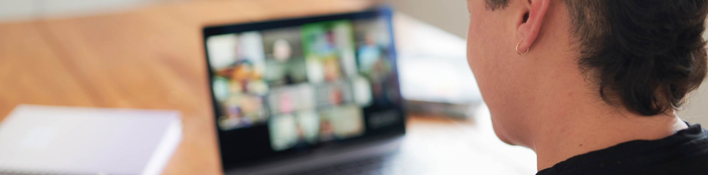 Zoom Tips: 10 Ways to Present with Confidence During Online Meetings image